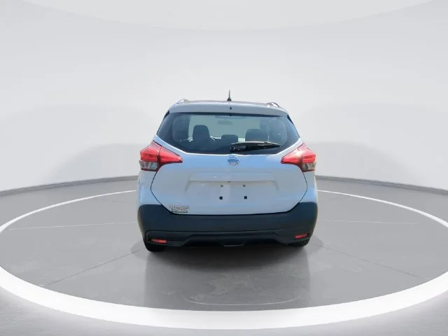 Used 2019 White Nissan S image 7