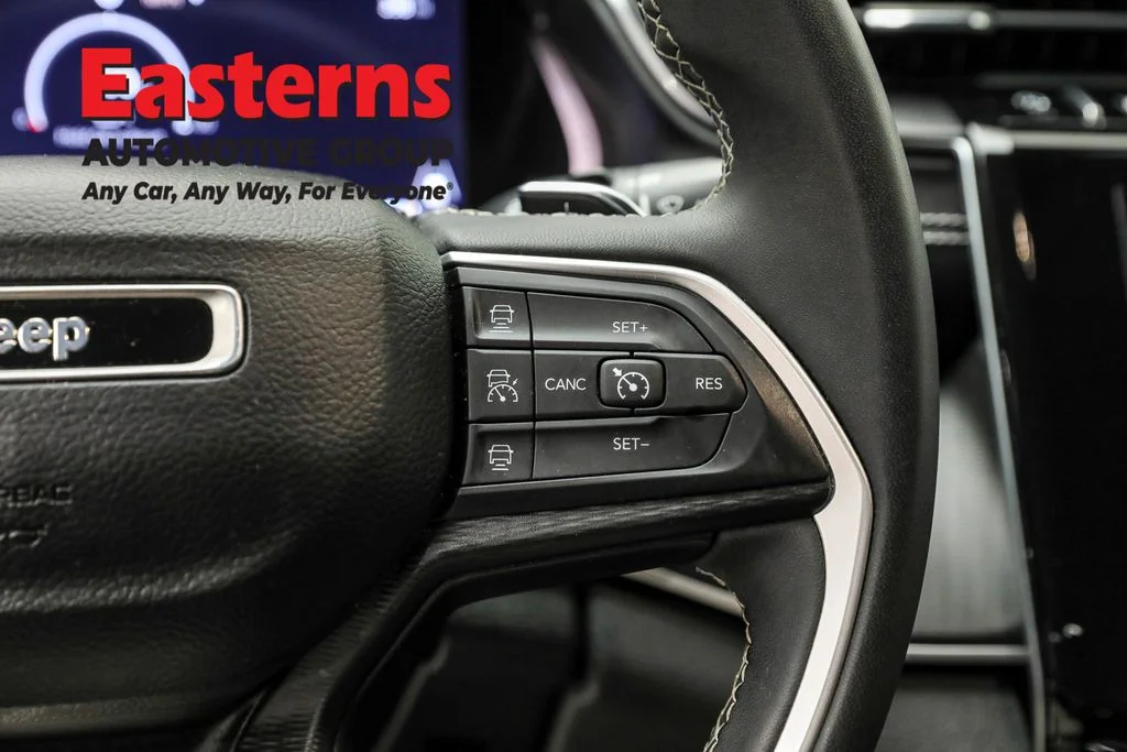 Used 2023 White Jeep Laredo image 16