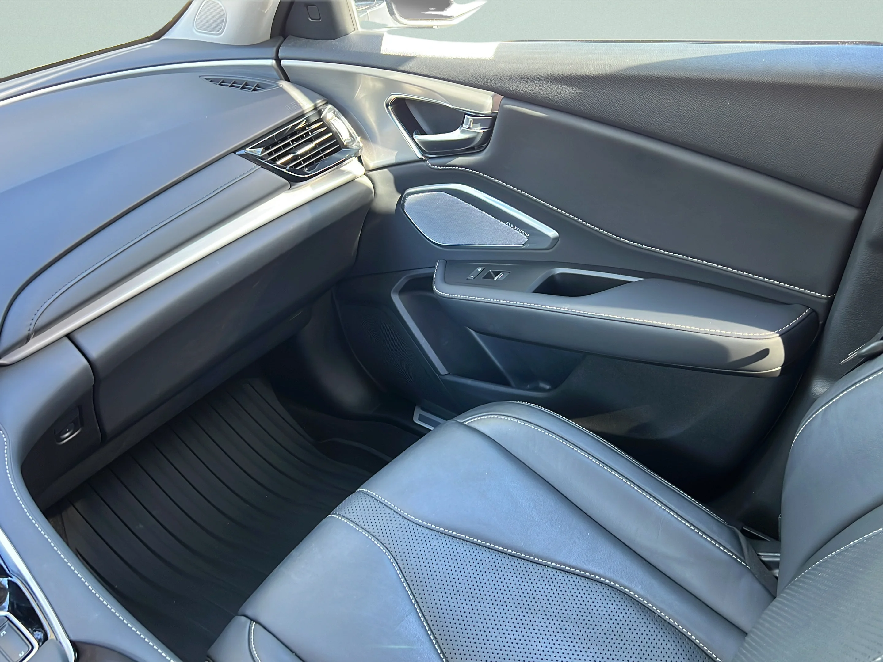 Used 2023 Platinum White Pearl Acura w/Technology Package image 15