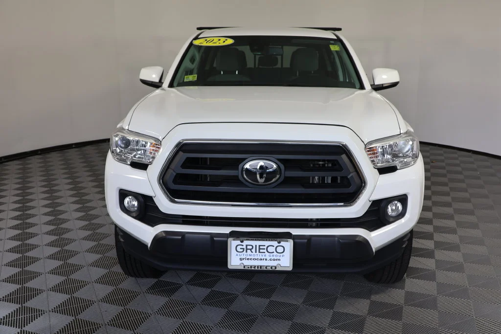 Used 2023 Ice Toyota SR5 image 3