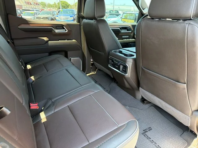 Used 2025 White GMC Denali image 27