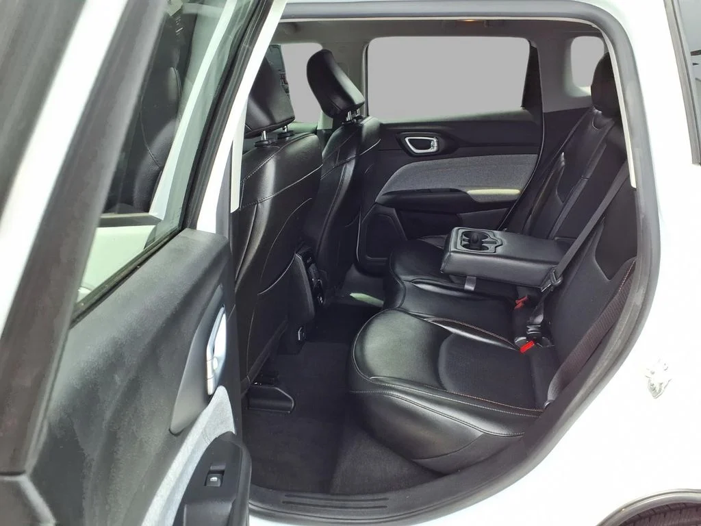 Certified Used 2022 White Jeep Latitude Lux image 27