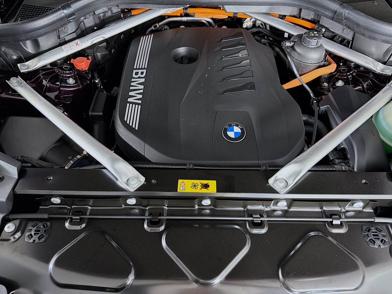 New 2026 Mora Metallic BMW xDrive50e image 32