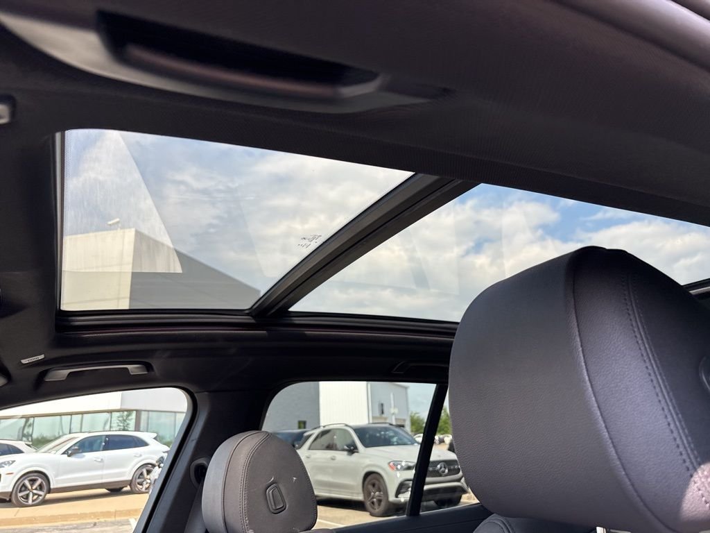 Used 2019 Gray BMW xDrive40i image 4