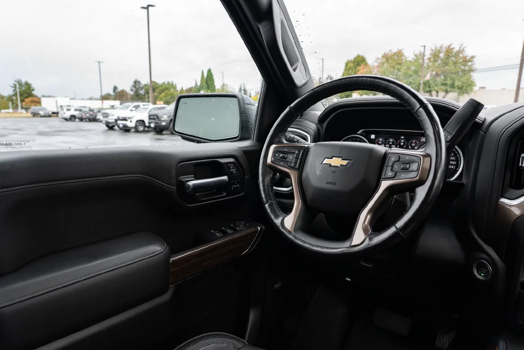 Used 2022 Northsky Blue Metallic Chevrolet High Country image 12