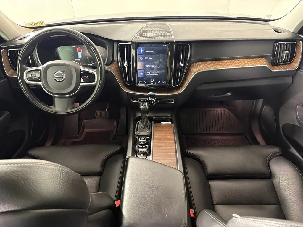 Used 2020 Onyx Black Metallic Volvo T5 Inscription image 31