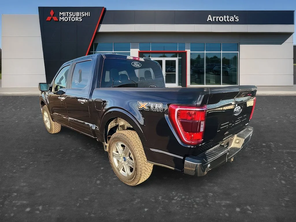Used 2021 Agate Black Metallic Ford XLT image 3