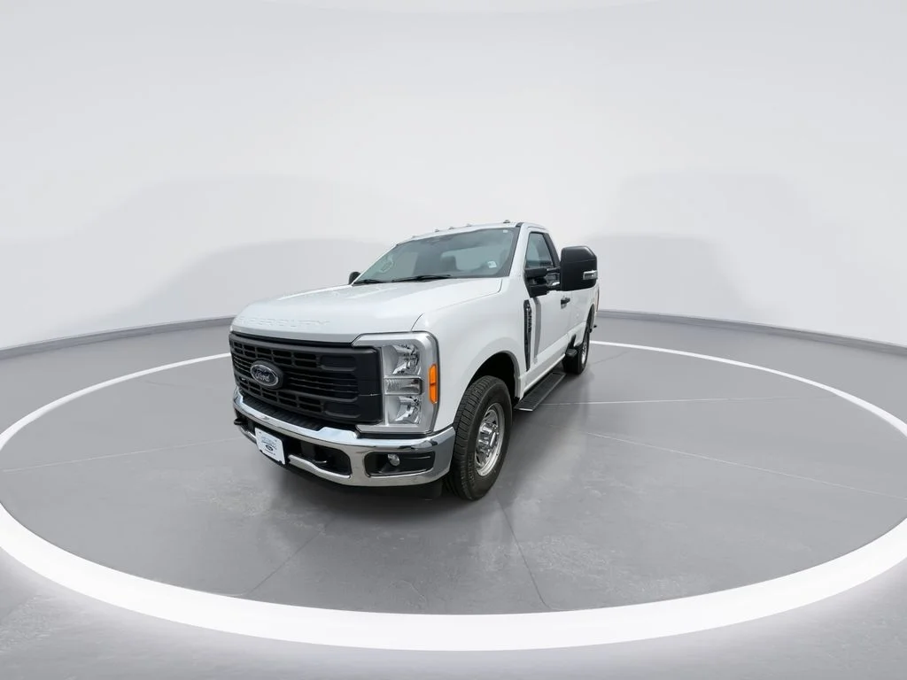 Used 2023 White Ford XL image 4