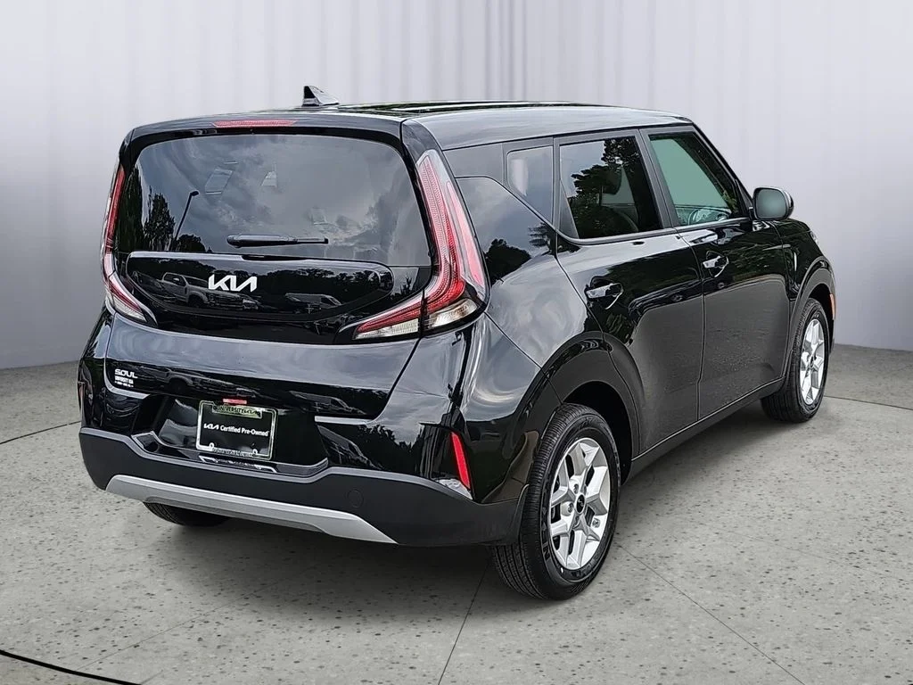 Used 2025 Black Kia LX image 3