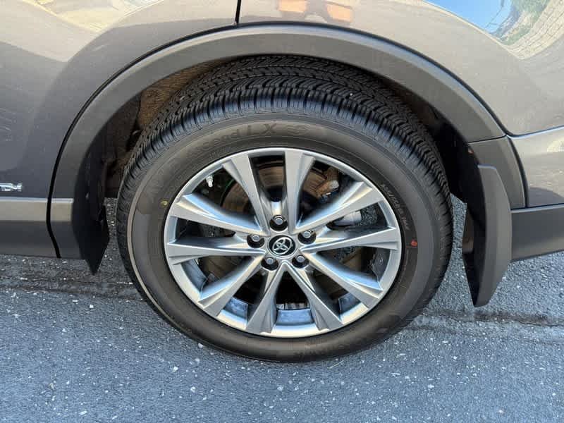 Used 2016 Magnetic Gray Metallic Toyota Limited image 6
