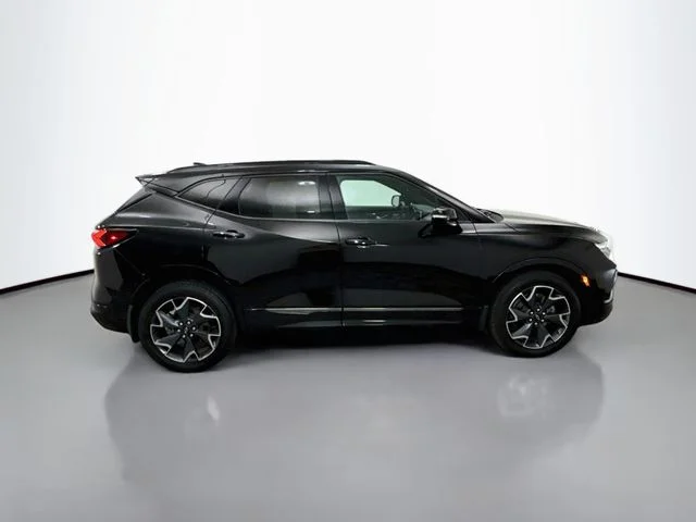 Used 2022 Black Chevrolet RS image 9