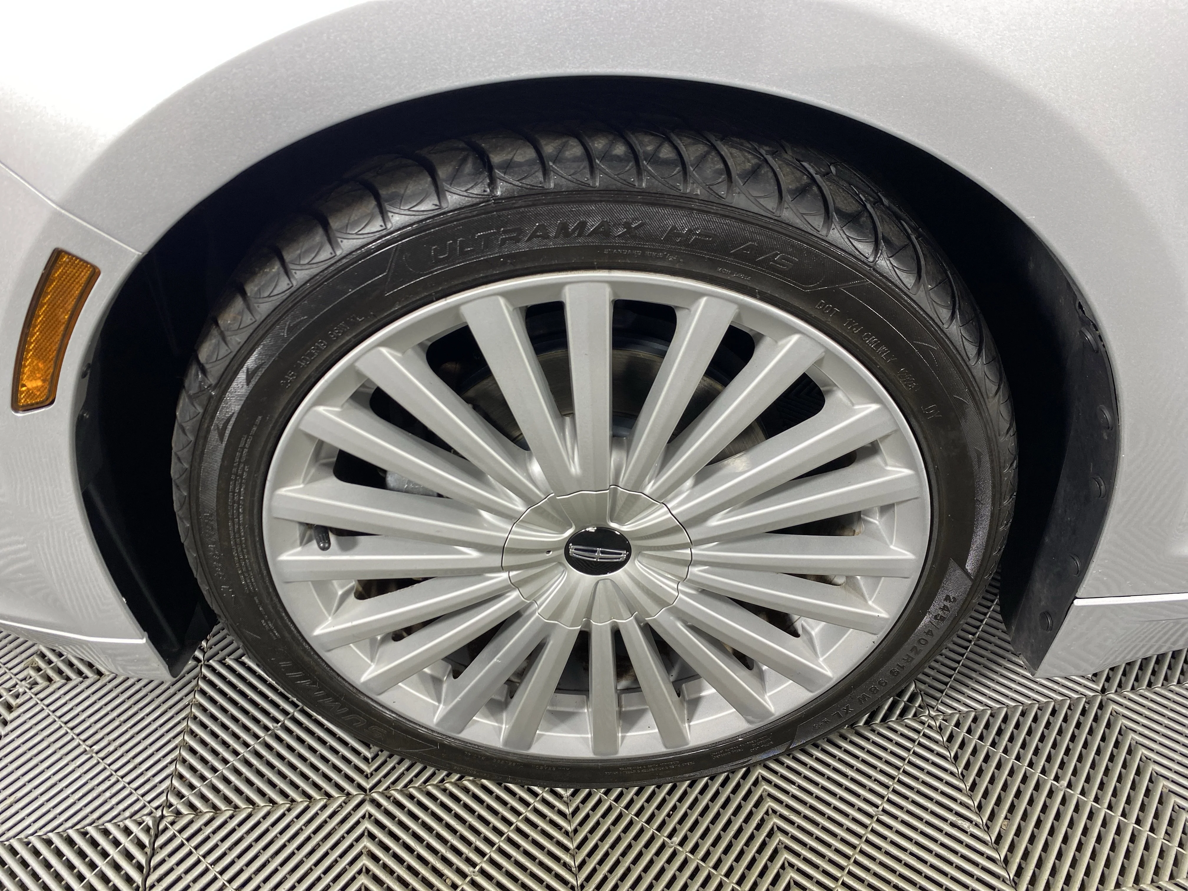 Used 2017 Ingot Silver Lincoln Reserve image 14