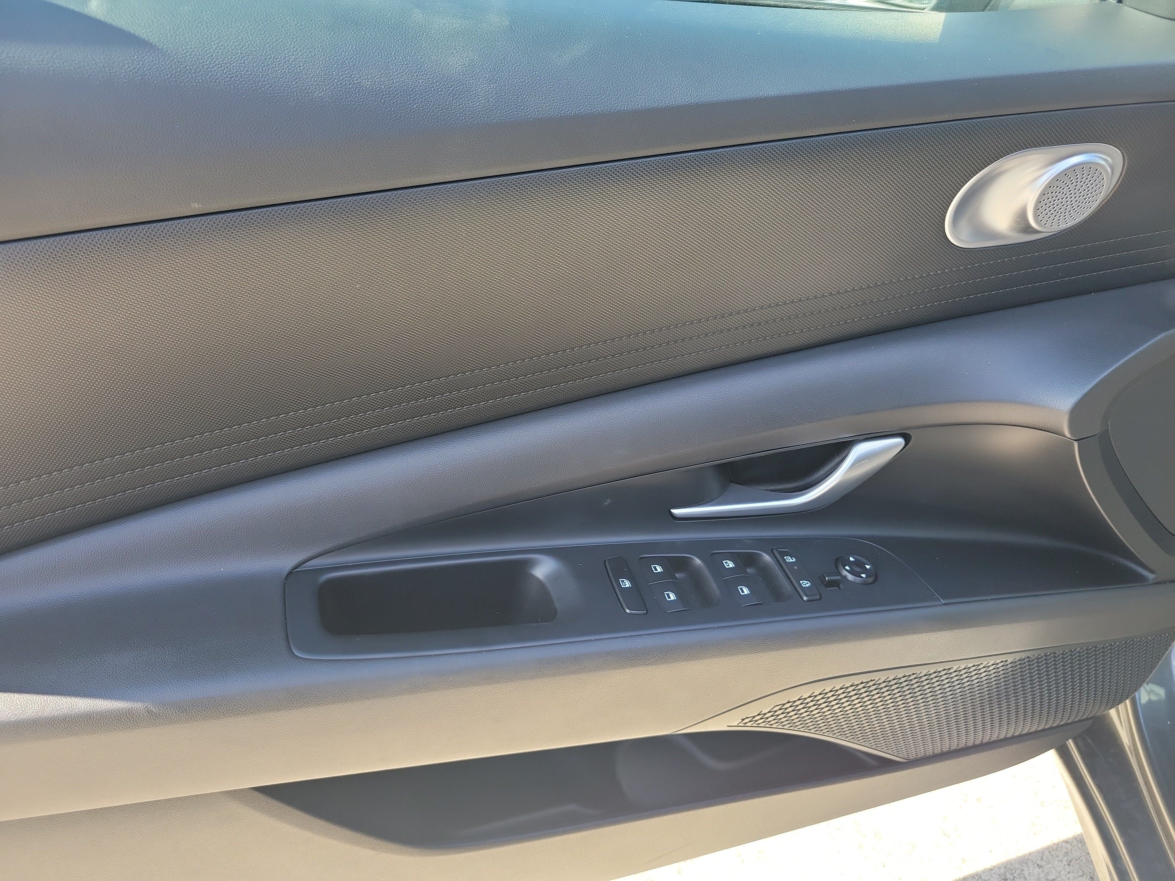 Used 2024 Amazon Gray Hyundai SEL image 18