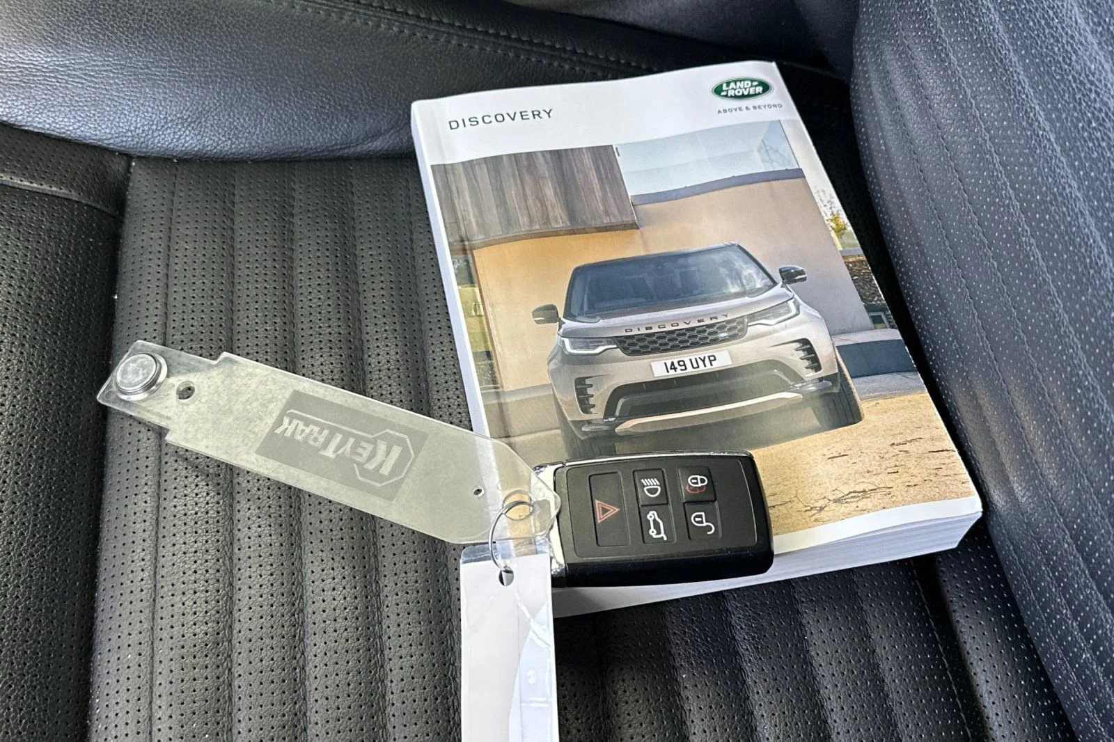 Used 2022  Land Rover S R-Dynamic image 10