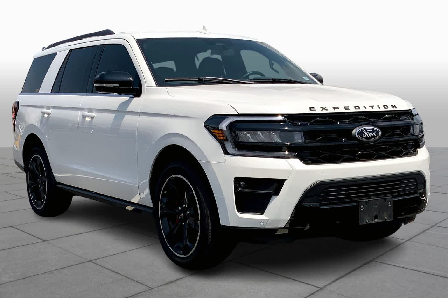 Used 2022 Star White Metallic Tri-Coat Ford Limited image 3