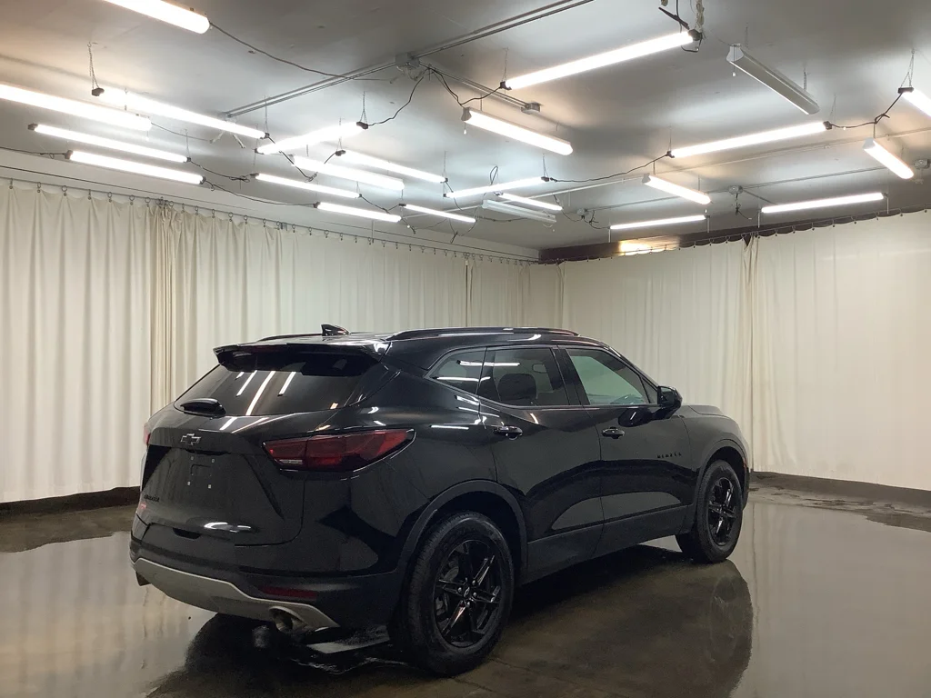 Used 2023 BLACK Chevrolet LT image 6