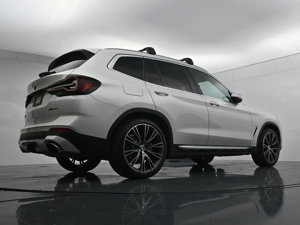 Used 2022 White BMW xDrive30i image 23
