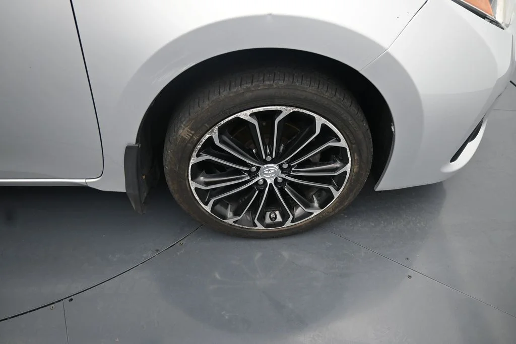 Used 2016  Toyota S Plus image 11