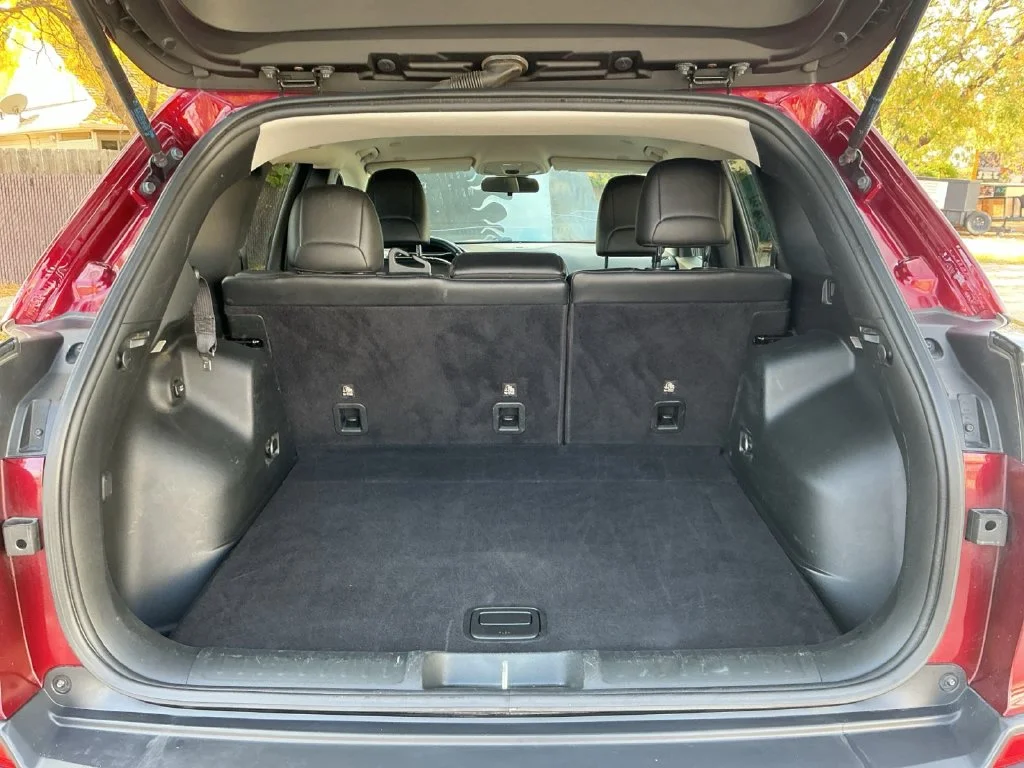 Used 2019 Red Jeep Latitude Plus image 28