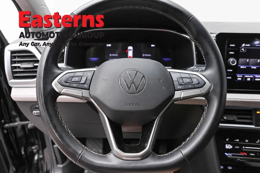 Used 2025 Black Volkswagen 1.5T SE image 10