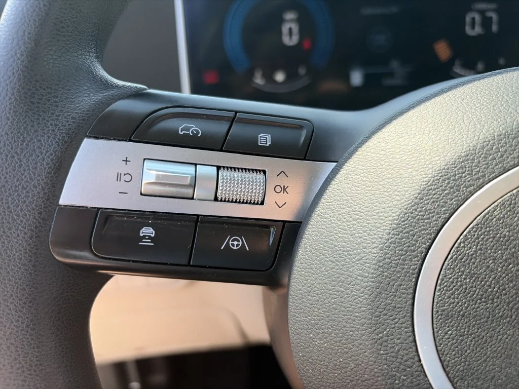 Used 2025 White Hyundai SEL image 20