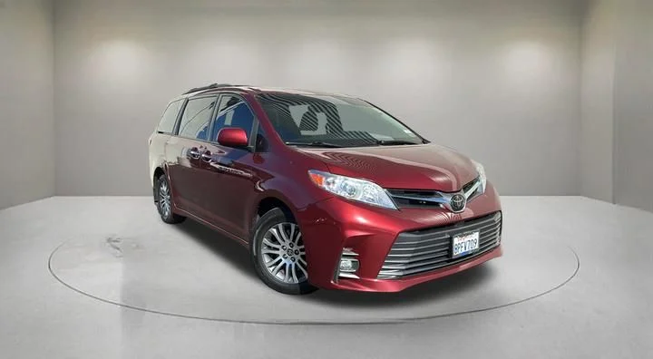 2020 Toyota Sienna XLE