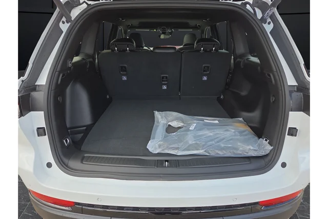 New 2025 Bright White Clear-Coat Exterior Paint Jeep Altitude X image 14