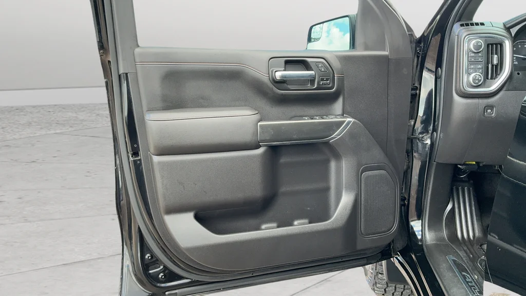 Used 2021 Black GMC AT4 image 17