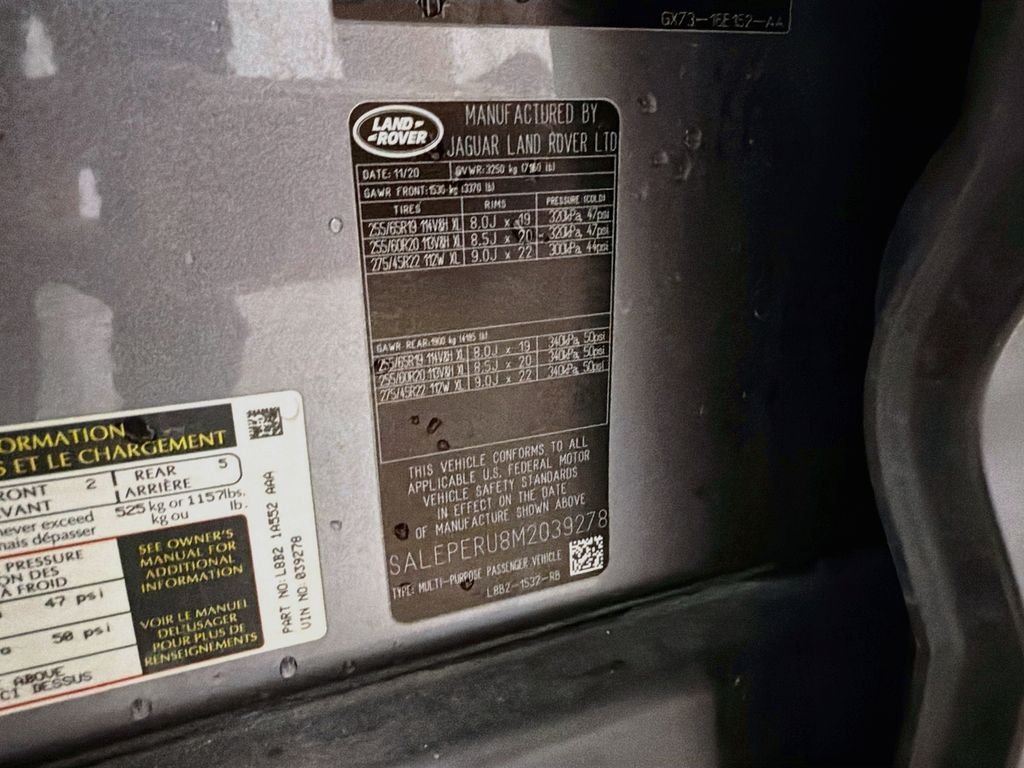 Used 2021  Land Rover SE image 34