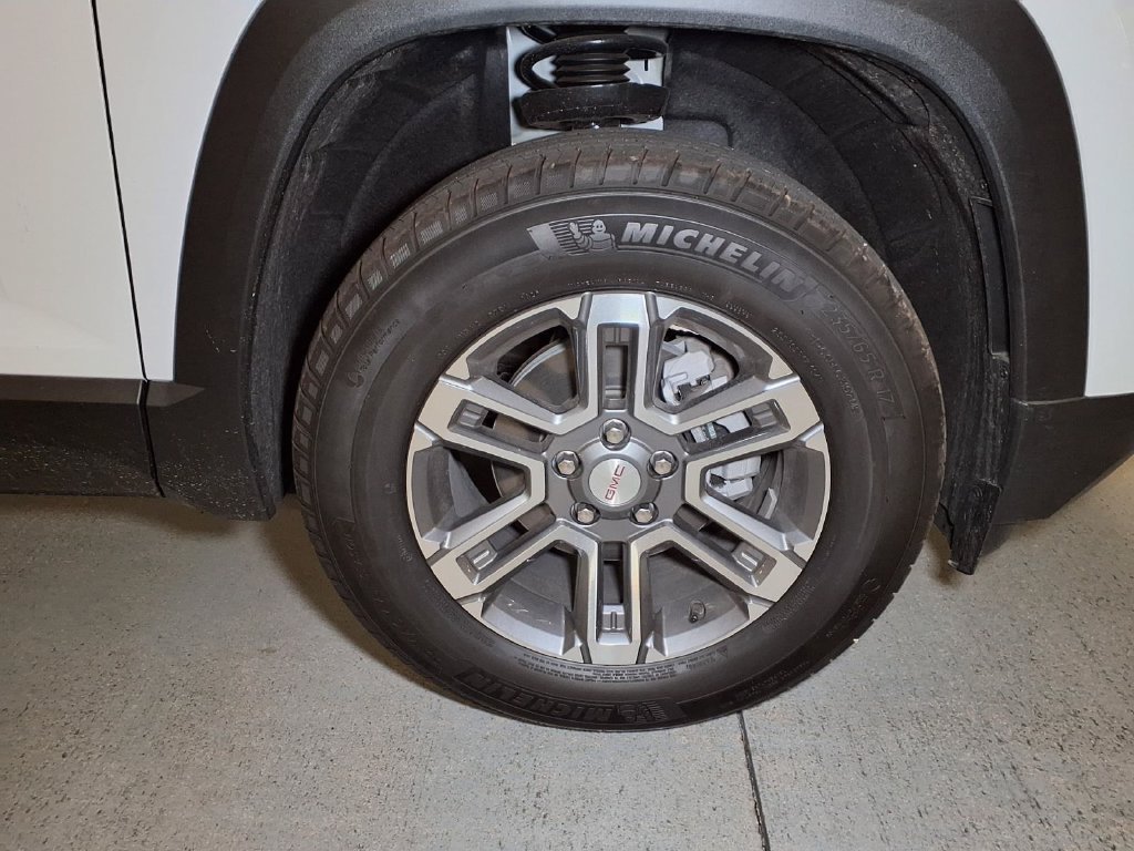 New 2026 Summit White GMC Elevation image 5
