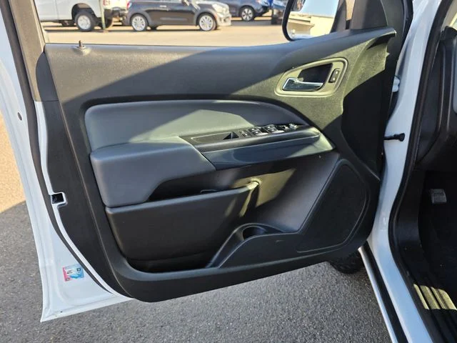 Used 2022 White Chevrolet Z71 image 17