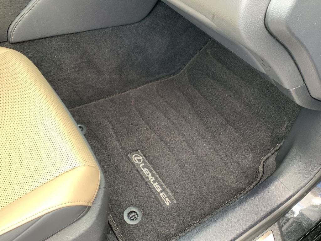 2021 Lexus ES 350 - Photo 35