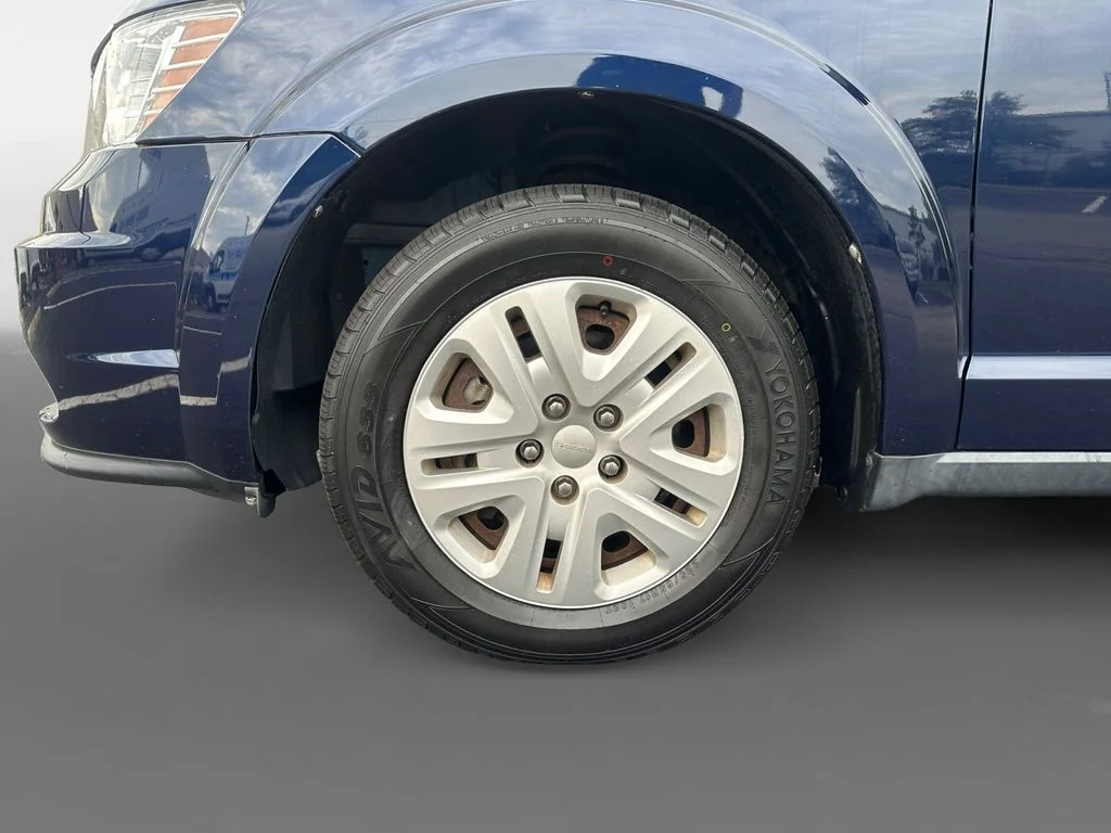 Used 2018 Blue Dodge SE image 15