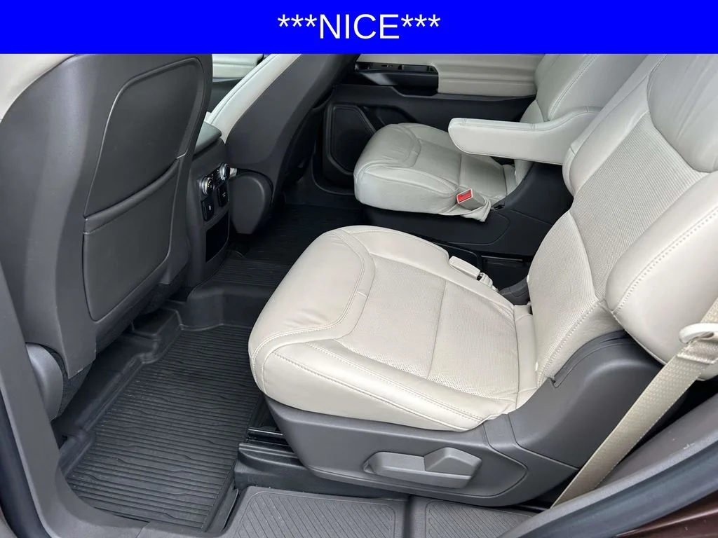 Used 2020 Gray Ford Platinum image 13