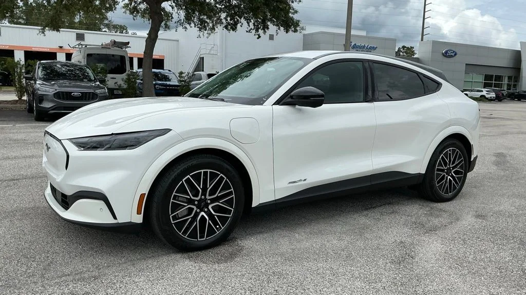 Used 2025 White Ford Premium image 2