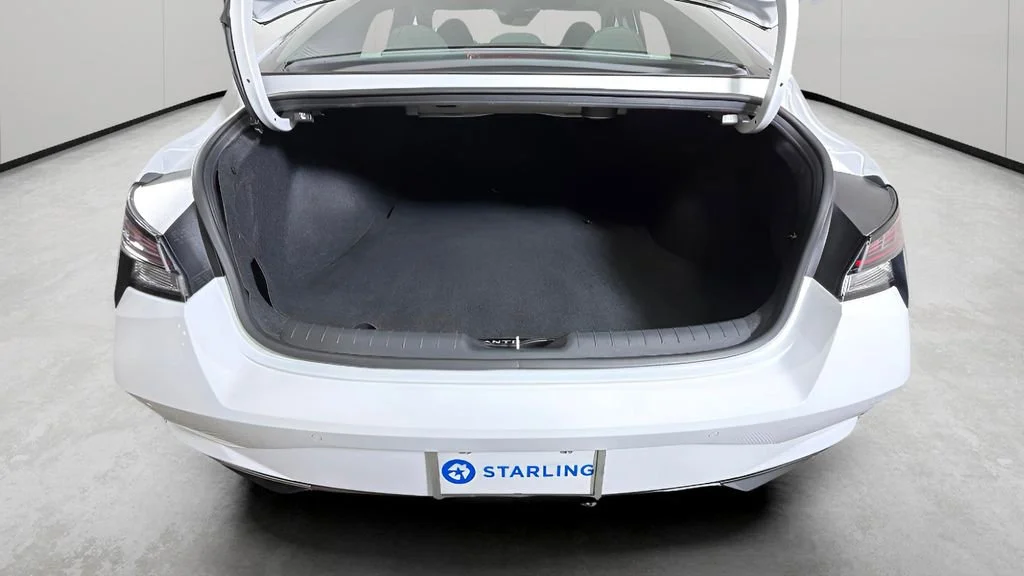 Used 2022 White Hyundai Limited image 30
