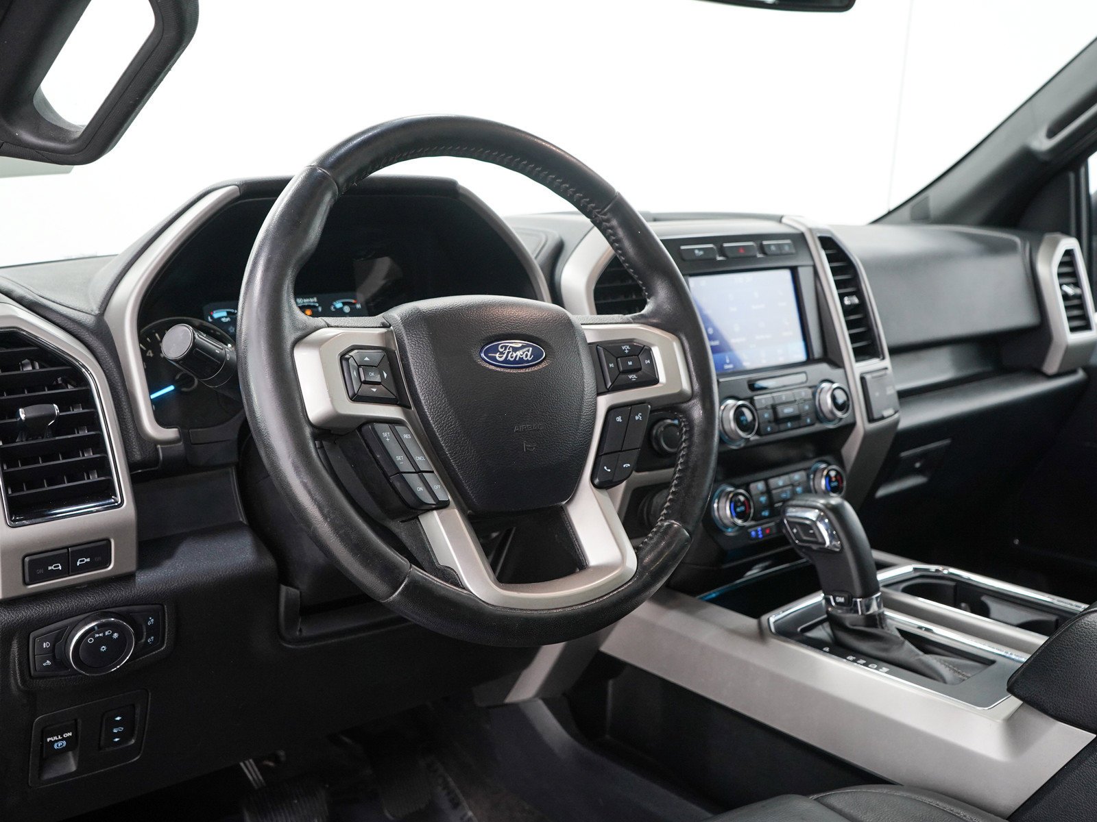Used 2020 Black Ford XL image 27