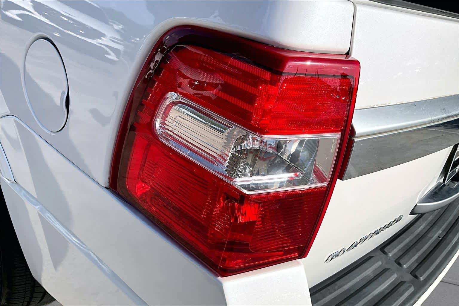 Used 2016 White Platinum Metallic Tri-Coat Ford Platinum image 28