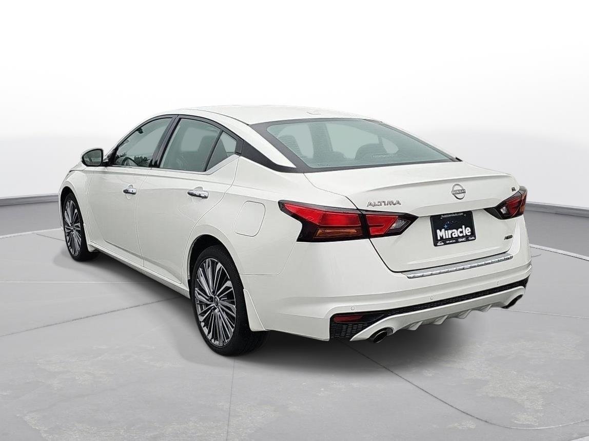 Used 2023 Pearl White Tricoat Nissan 2.5 SL image 8