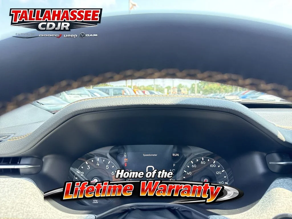 New 2026 Diamond Black Crystal Pearl-Coat Exterior Paint Jeep Latitude image 20