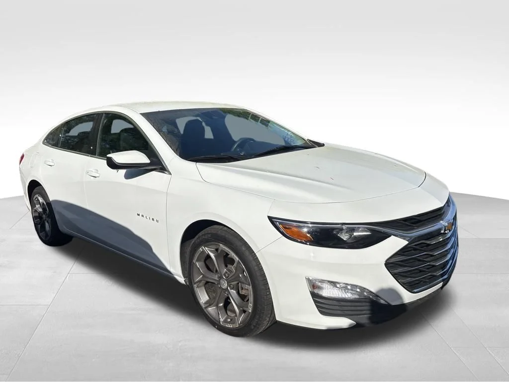 Used 2024 White Chevrolet LT image 4