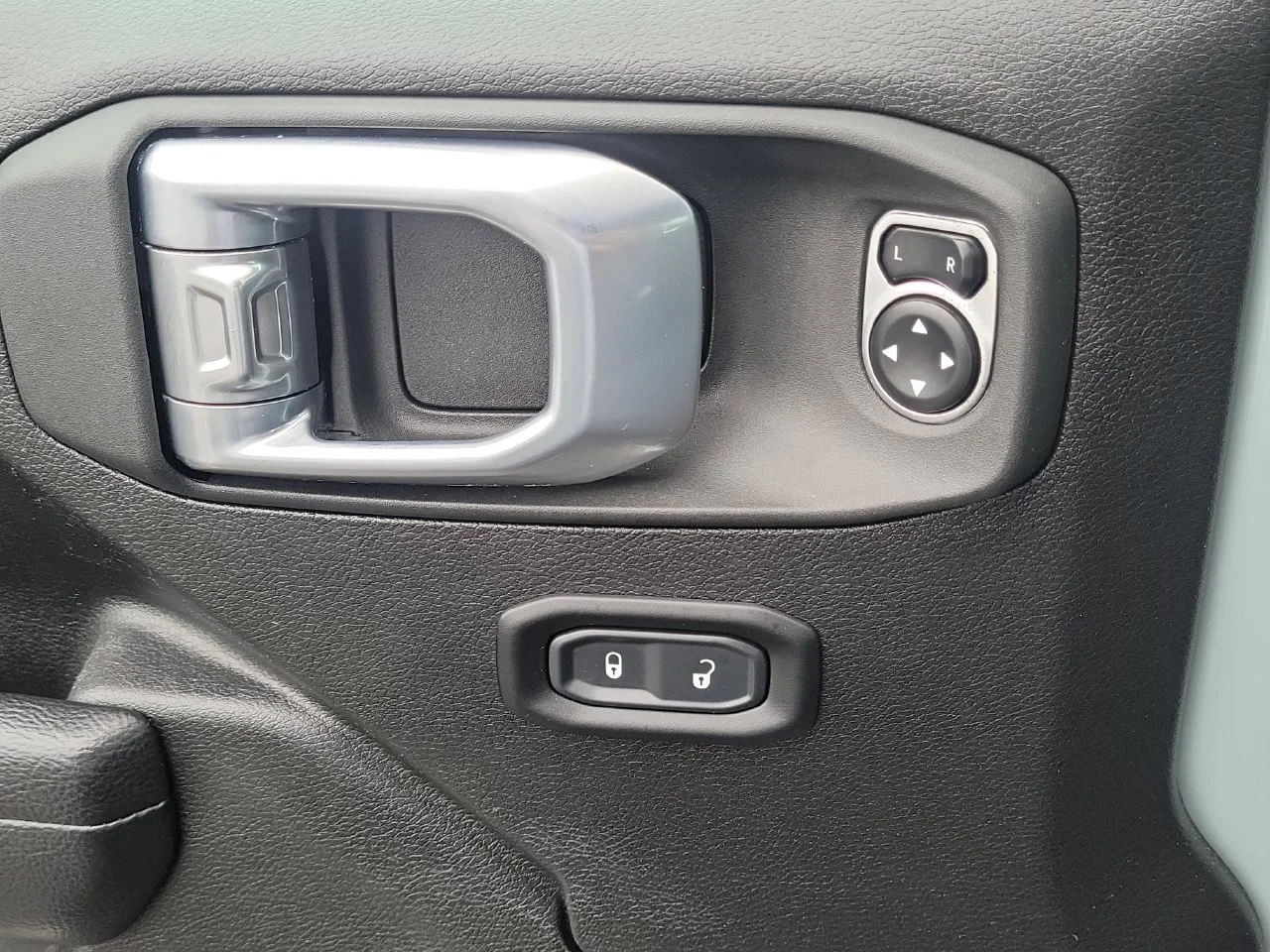Used 2024 Gray Jeep Rubicon image 31