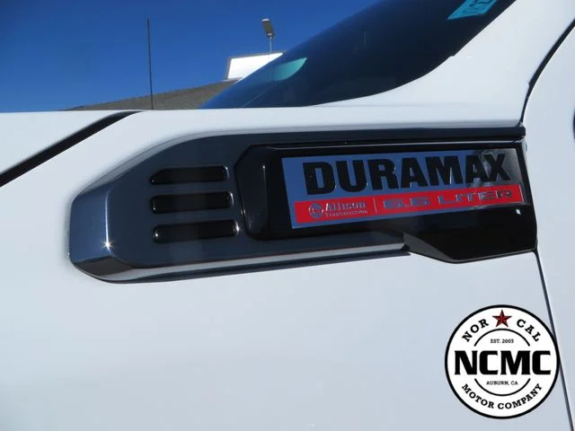 Used 2025 White GMC AT4 image 11