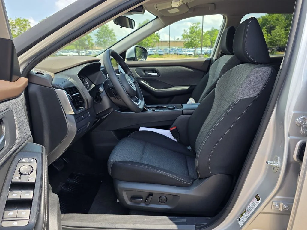 Used 2023 Silver Nissan SV image 20
