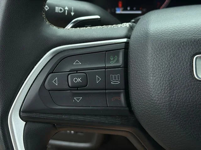 Used 2023 White/off-white Jeep Altitude X image 28