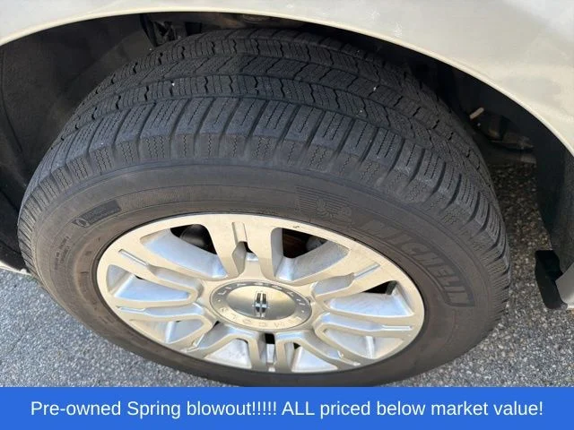 Used 2016 Silver Lincoln Select image 21