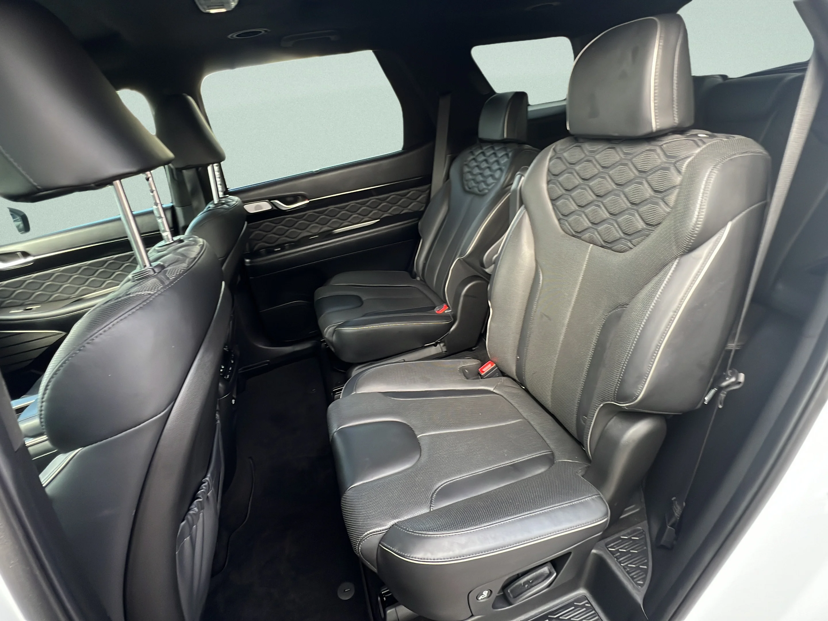 Used 2021 Hyper White Hyundai Calligraphy image 13