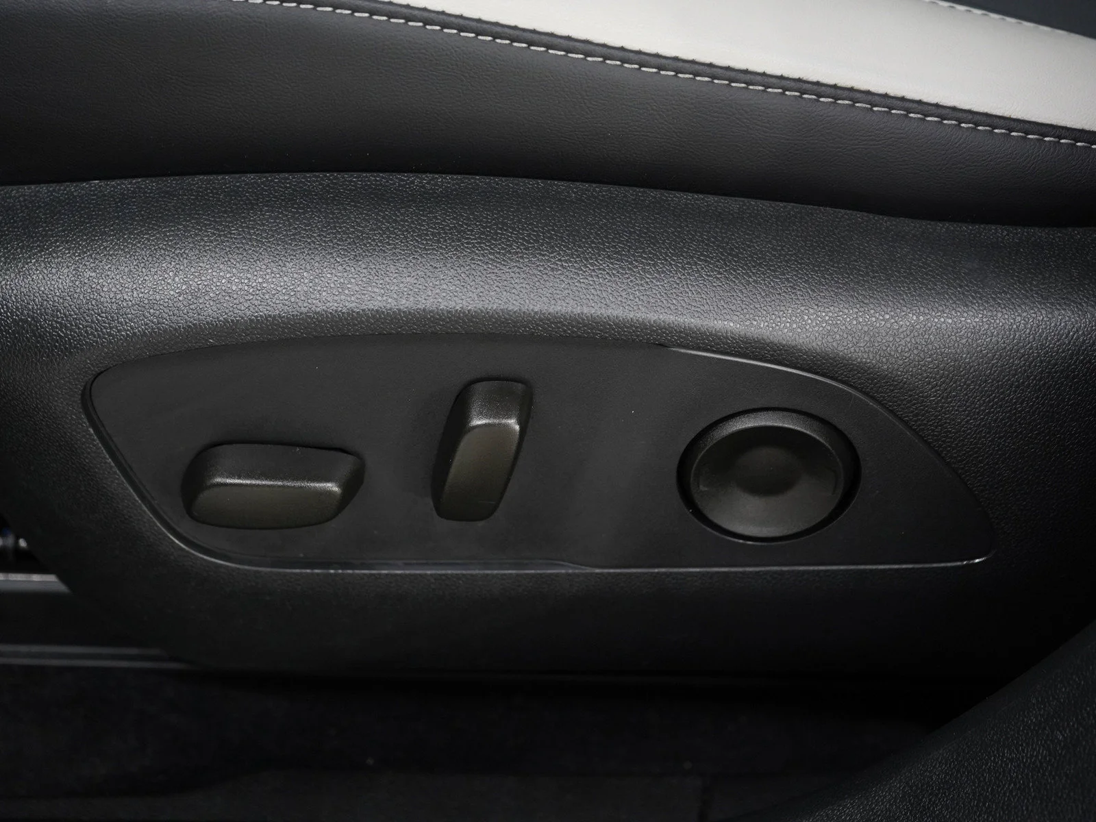 Used 2025 Snowfall Pearl Honda Touring image 23