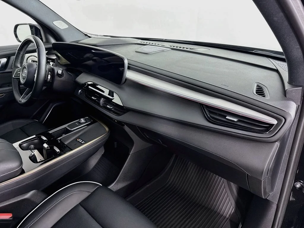 Used 2025 Black Buick Avenir image 29