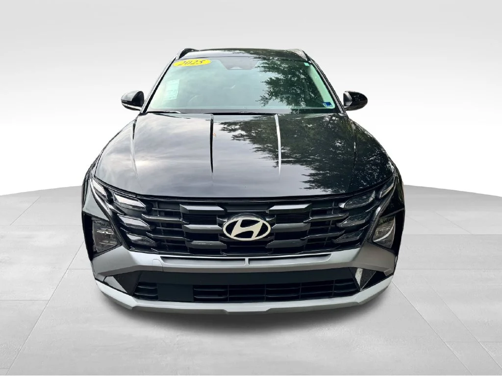 Used 2025 Black Hyundai SEL Convenience image 46